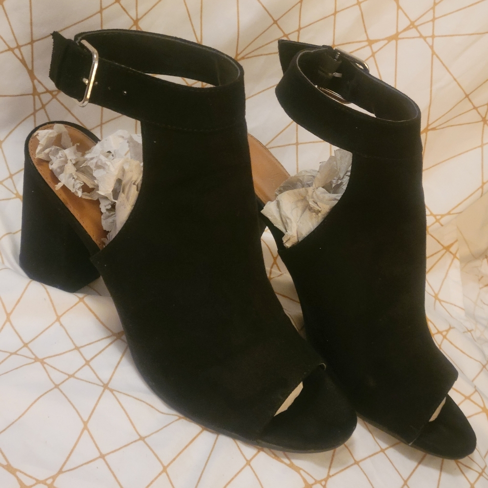 RAMPAGE Peep toe 2.5in heel